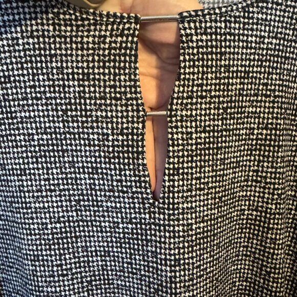 NWT  MICHEAL KORS TOP   NECKLINE DETAIL FLUTED SLEEVES SMALL   #G - Picture 5 of 11